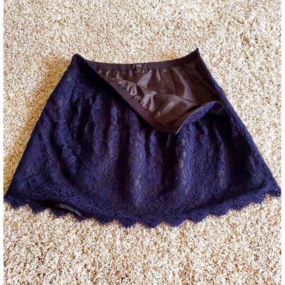 J.CREW Navy Black Lace Skirt, Size 12 - Picture 2 of 9
